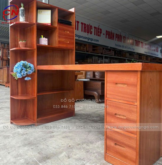Bàn Học Sinh Gỗ Xoan Đào Tự Nhiên Có Kệ Sách Và Ngăn Kéo Tiện Dụng