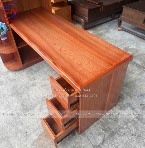 Bàn Học Sinh Gỗ Xoan Đào Tự Nhiên Có Kệ Sách Và Ngăn Kéo Tiện Dụng