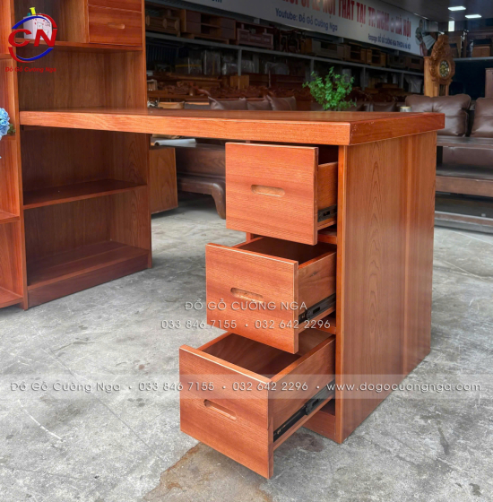 Bàn Học Sinh Gỗ Xoan Đào Tự Nhiên Có Kệ Sách Và Ngăn Kéo Tiện Dụng