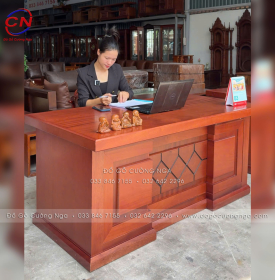 Bàn Làm Việc Giám Đốc Gỗ Xoan Đào 1m67 Chạm Chỉ Tinh Tế