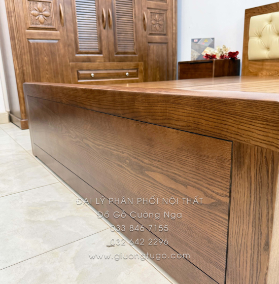 Giường ngủ gỗ sồi  lau màu óc chó đầu nệm cao cấp 