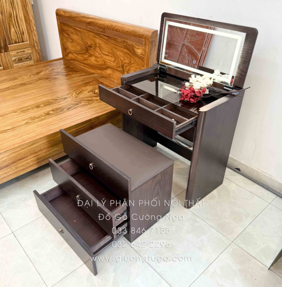 Bàn Trang Điểm Kết Hợp Bàn Làm Viêc Gỗ Sồi Lau Màu Óc Chó