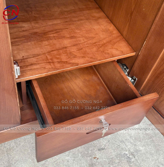 Tủ Áo Gỗ Sồi Nga 3 Cánh 2 Tầng Kèm Kệ Trang Trí Lau Màu Óc Chó Hiện Đại