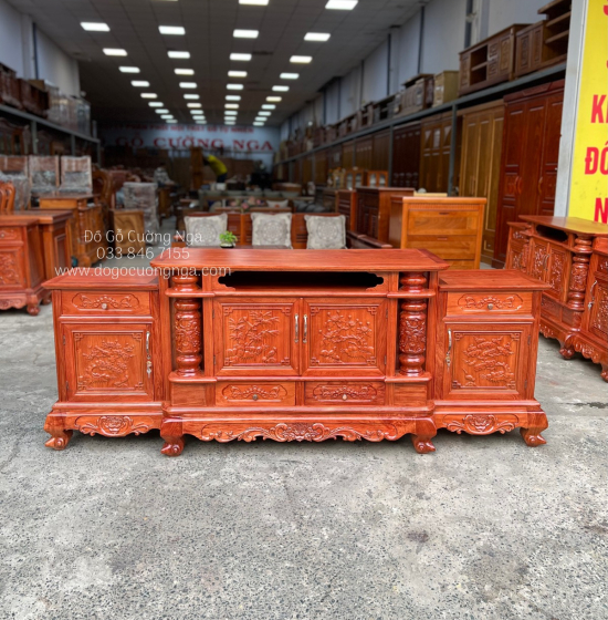 Kệ tivi gỗ Hương Đá cao cấp 2m2 - mẫu cột nho KG 04