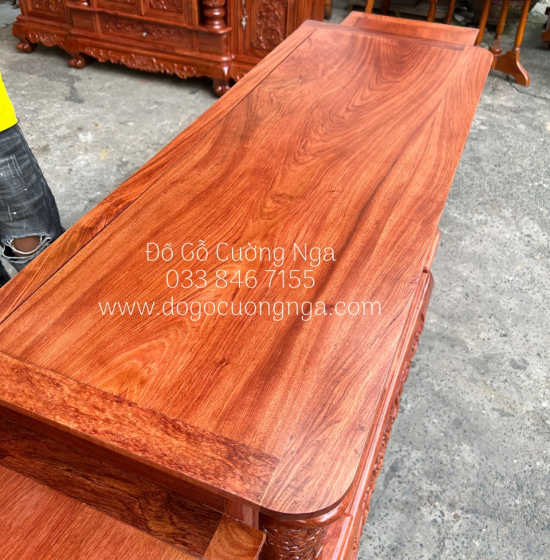 Kệ tivi gỗ Hương Đá cao cấp 2m2 - mẫu cột nho KG 04