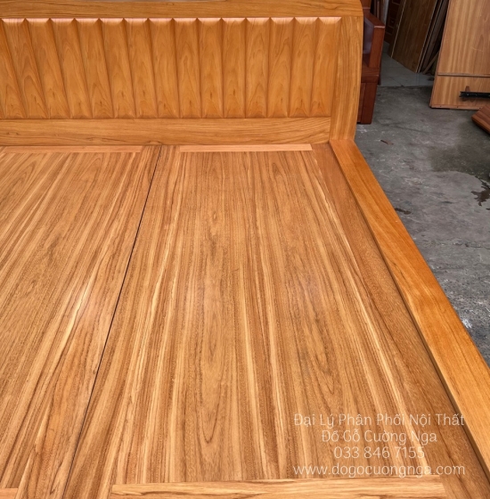 Giường gỗ gõ đỏ kiểu Nhật chân quỳ là một lựa chọn hoàn hảo cho những ai yêu thích phong cách Nhật Bản. Với kiểu dáng độc đáo và chất liệu gỗ gõ đỏ chắc chắn, giường này sẽ mang đến một không gian ngủ sang trọng và tinh tế nhưng vẫn rất ấm áp.