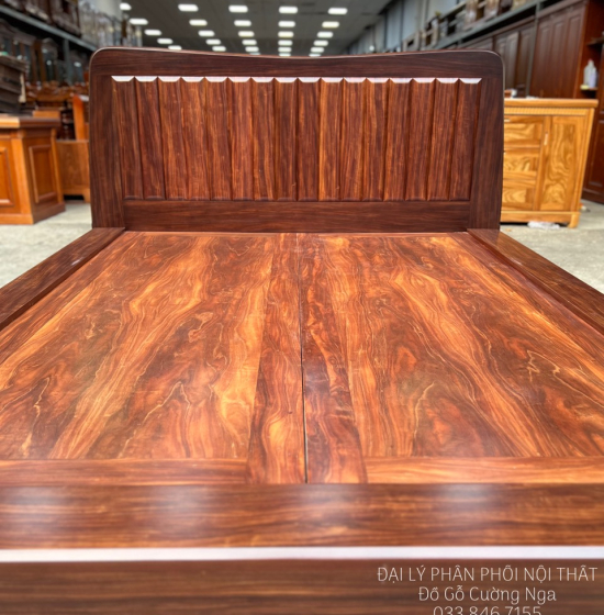 Giường Gỗ Cẩm Kiểu Nhật Màu Óc Chó Sang Trọng 