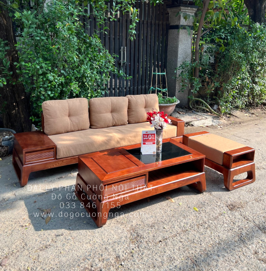 Ghế Sofa Gỗ Sồi Lau Màu Óc Chó Chân Choãi Dành Cho Phòng Khách Nhỏ Gọn 