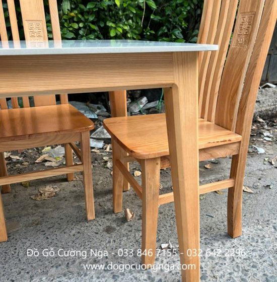 Bộ Bàn Ăn Gỗ Sồi Nga Mặt Đá 4 Ghế Phớt Vàng Hiện Đại 