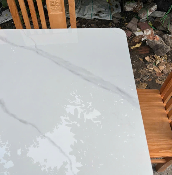 Bộ Bàn Ăn Gỗ Sồi Nga Mặt Đá 4 Ghế Phớt Vàng Hiện Đại 