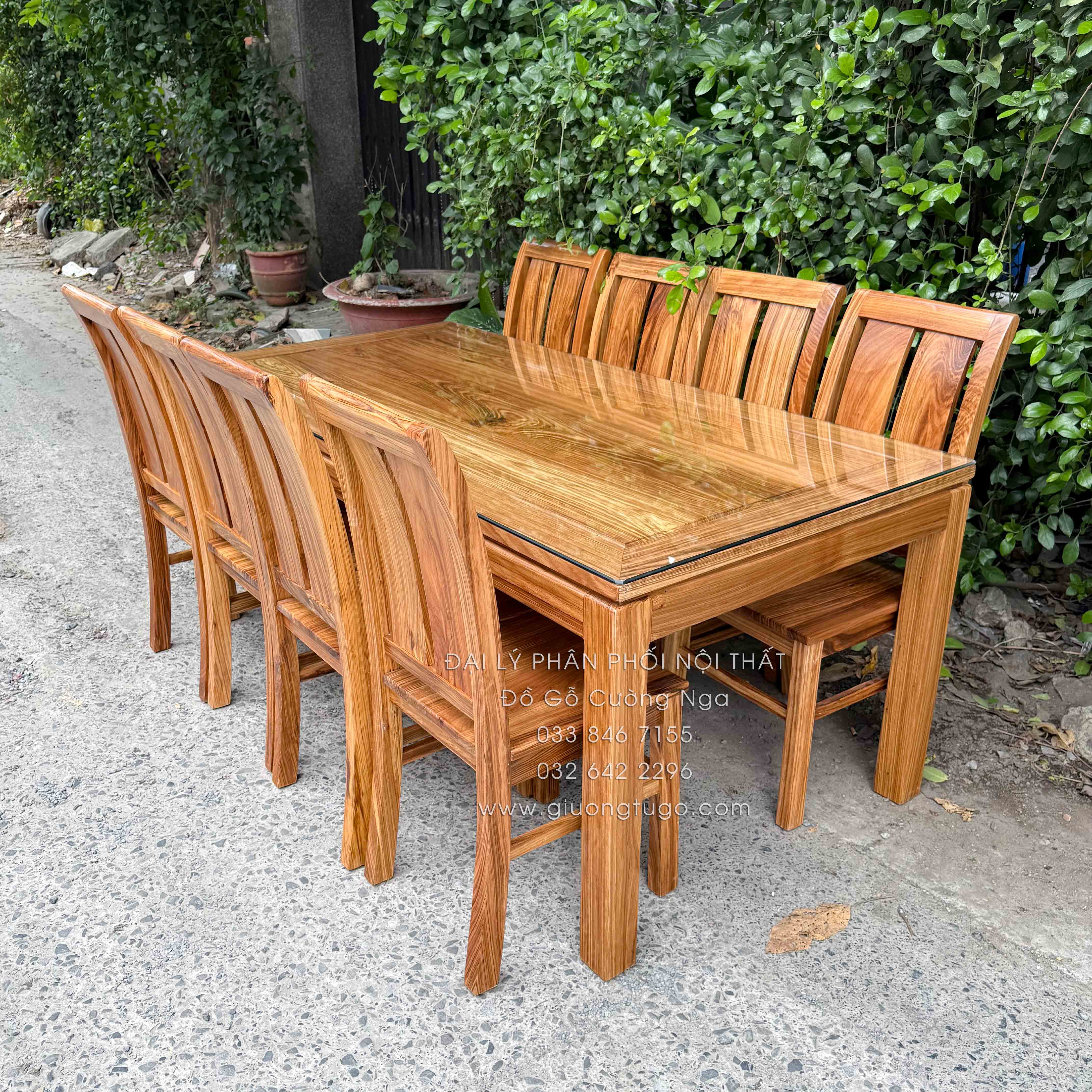 ban an go huong xam 8 ghe