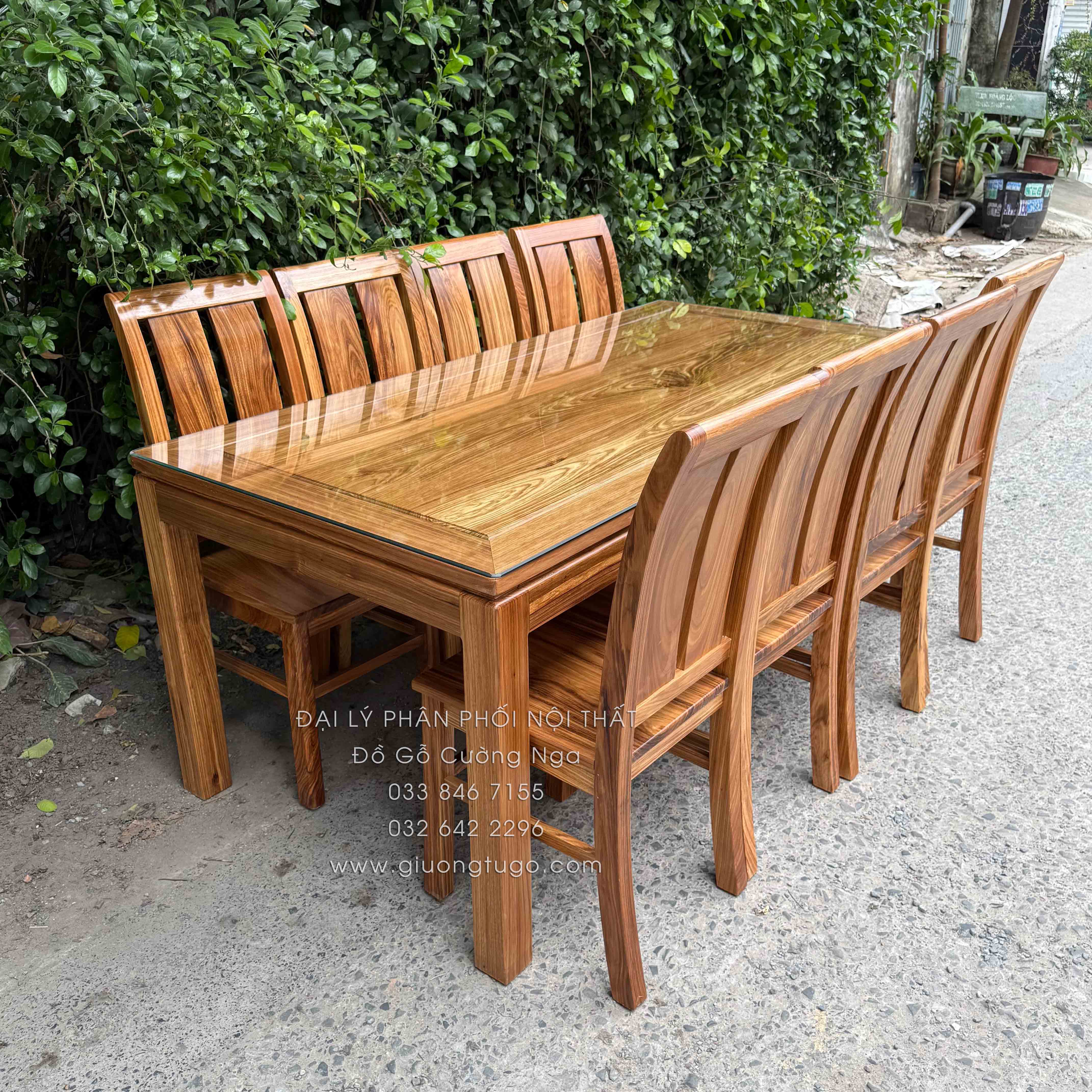 ban an go huong xam 8 ghe