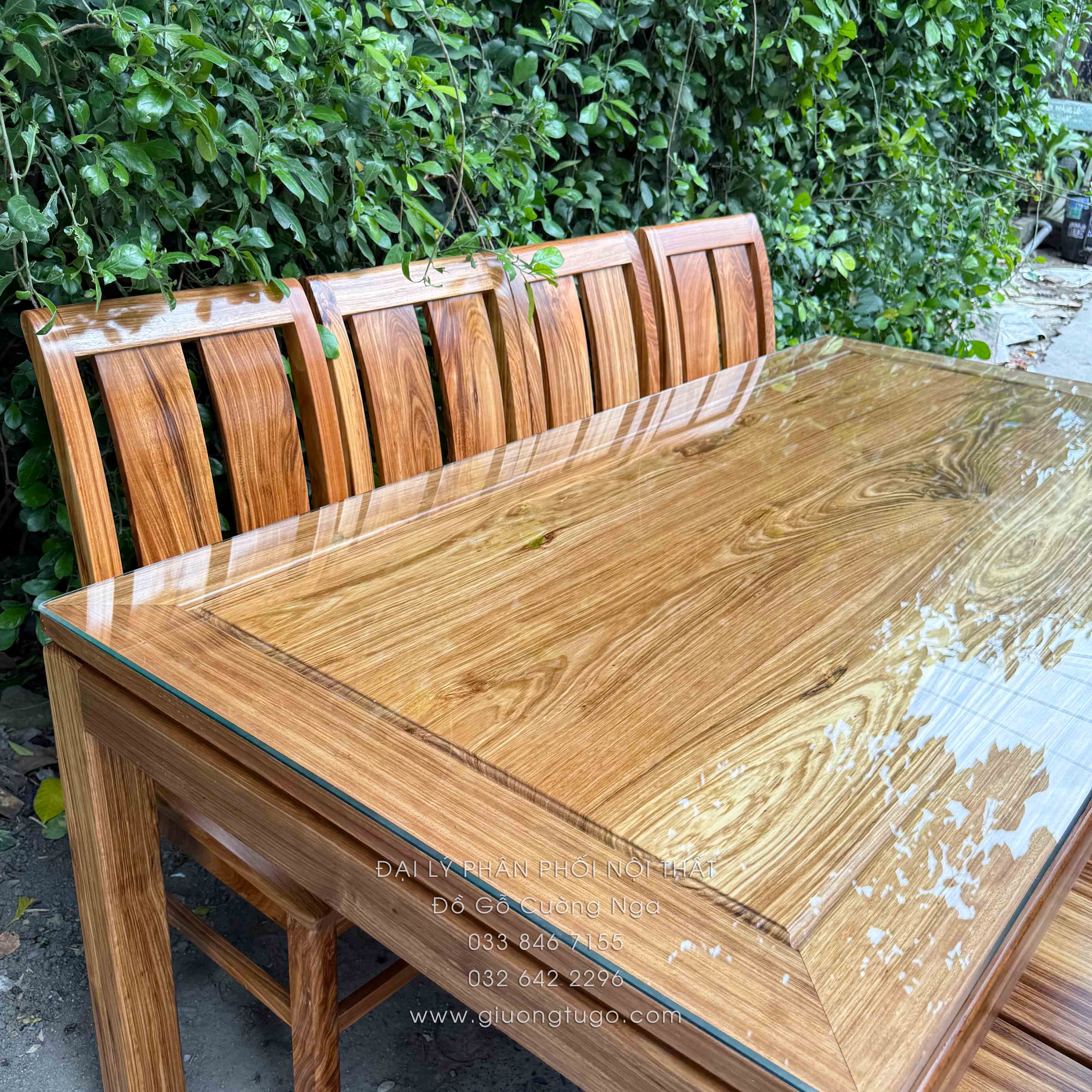 ban an go huong xam 8 ghe