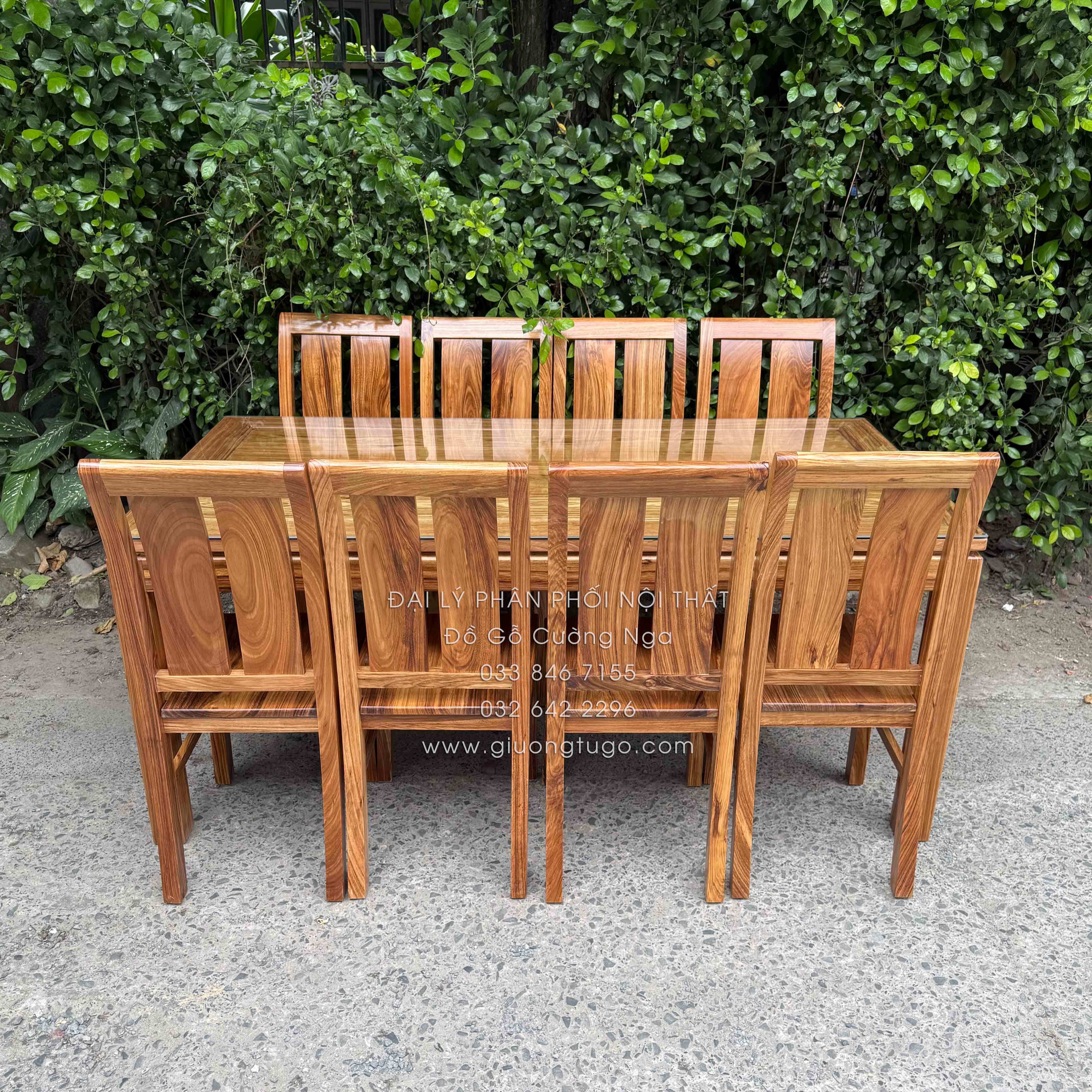 ban an go huong xam 8 ghe