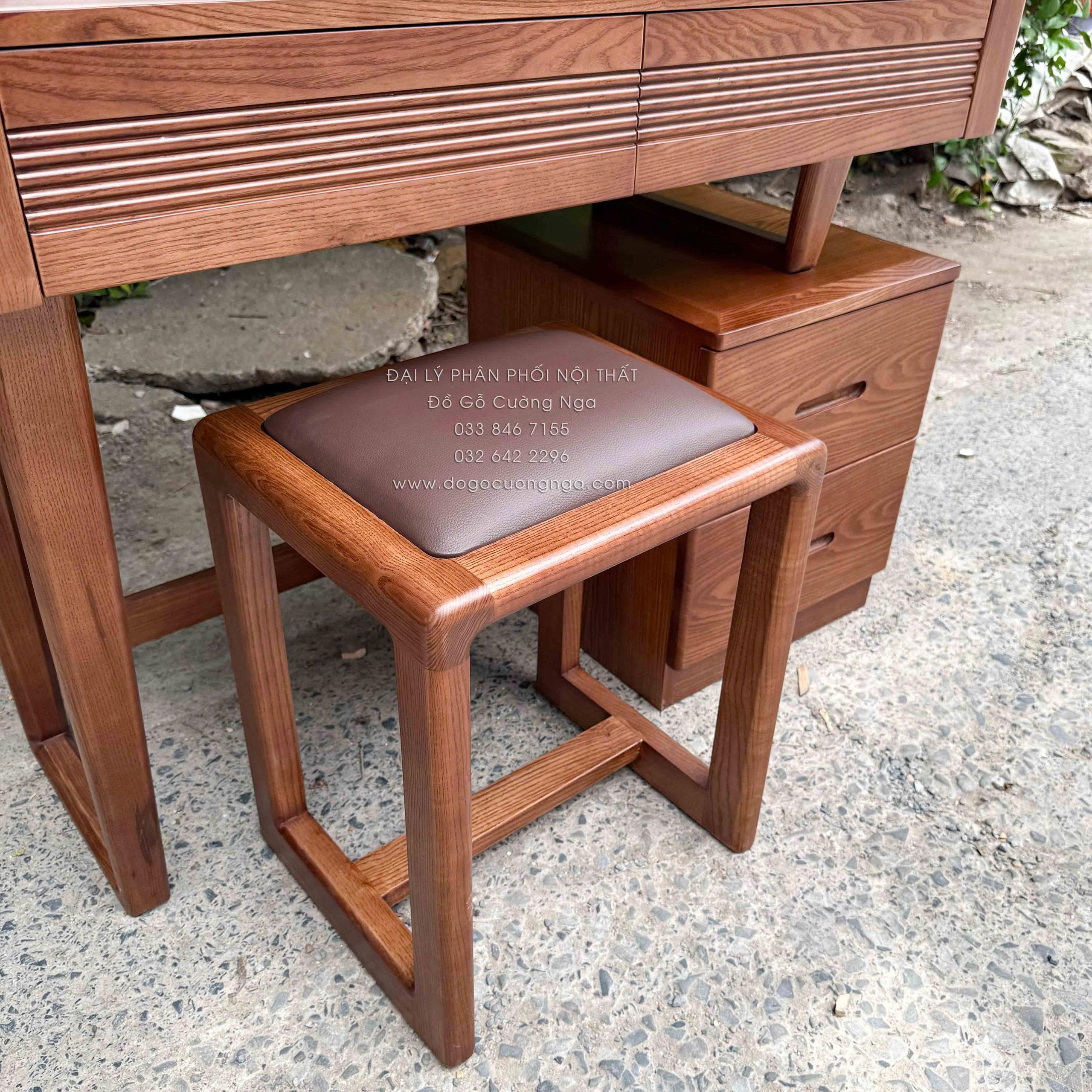 bàn trang điểm gỗ sồi 