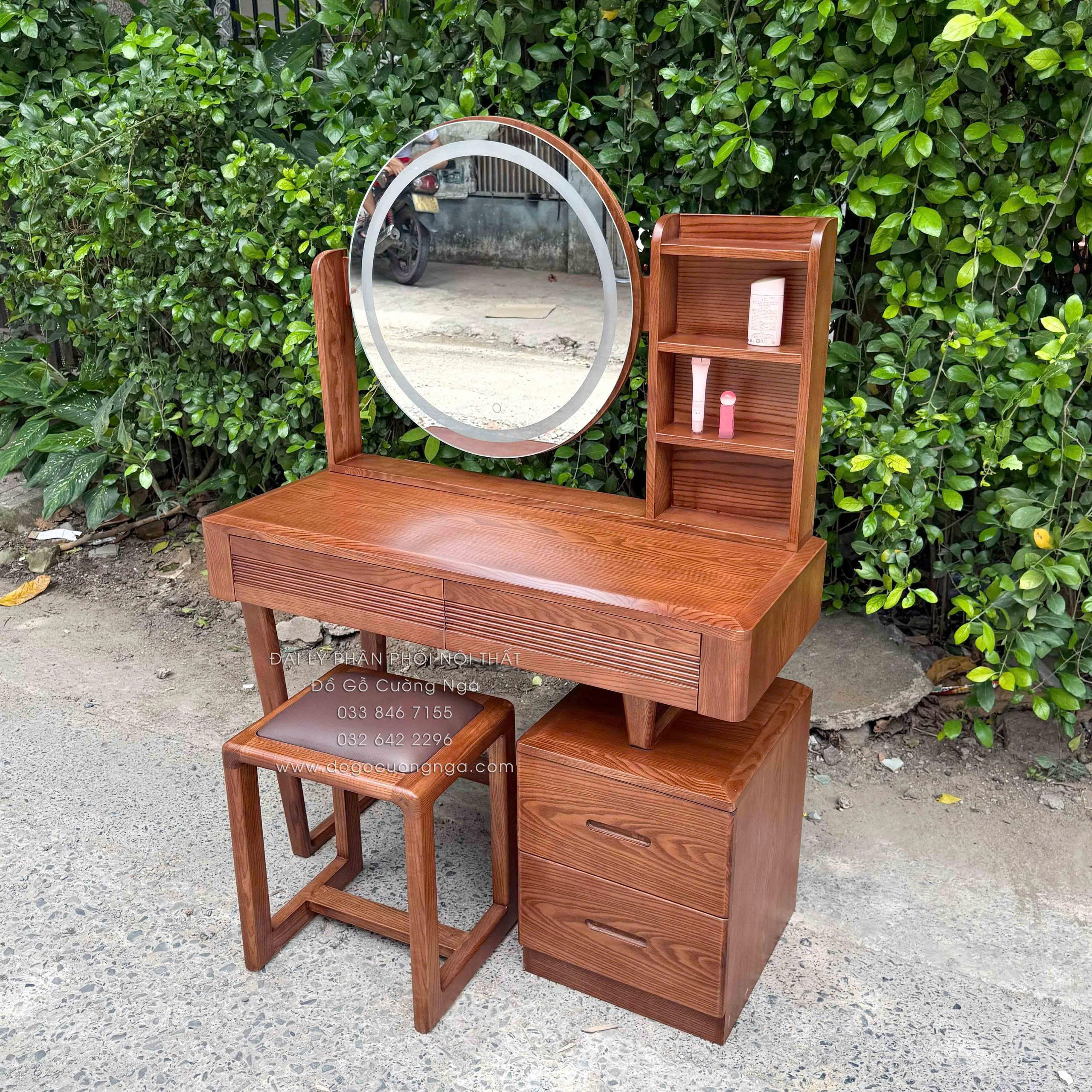 bàn trang điểm gỗ sồi hiện đại 