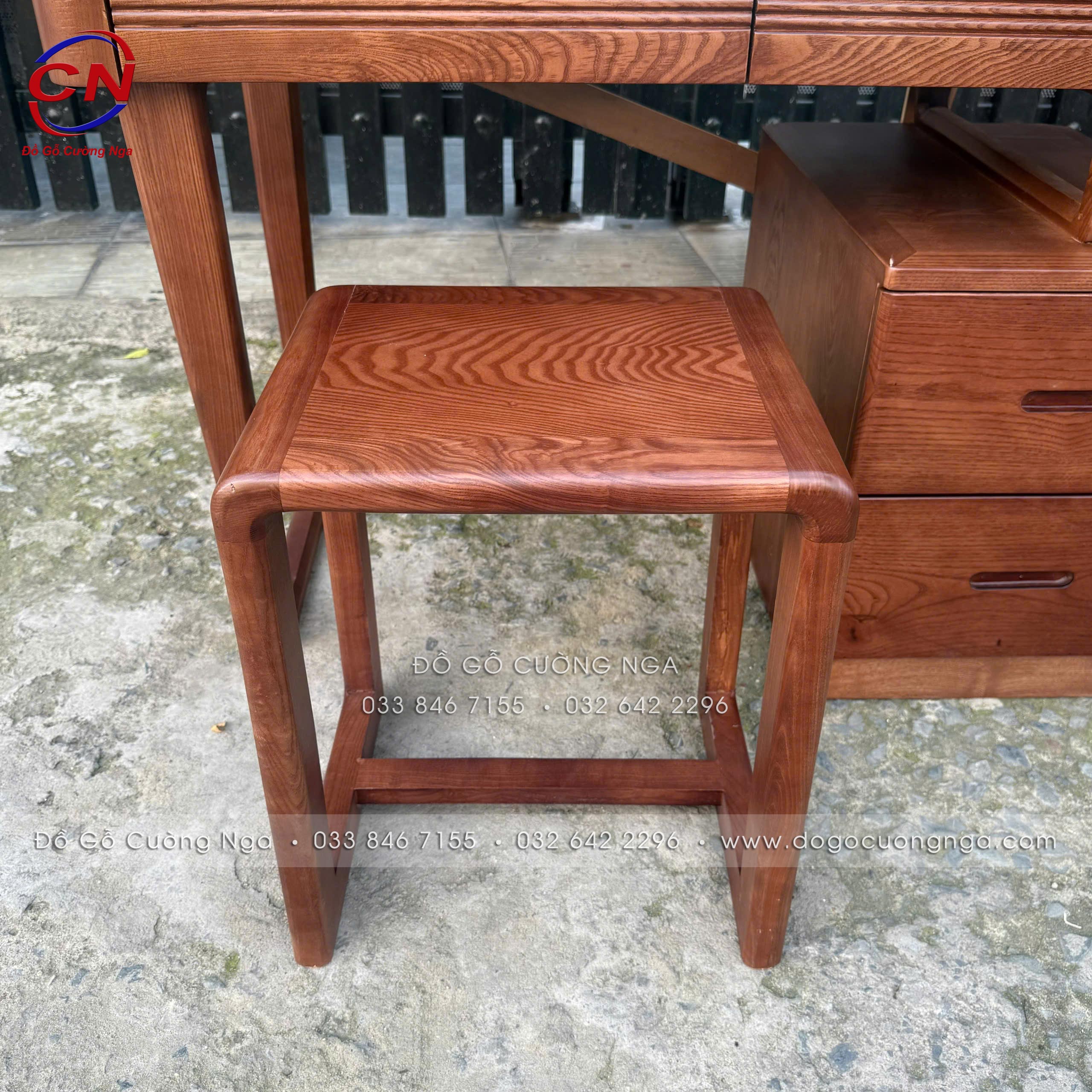 bàn trang điểm gỗ sồi