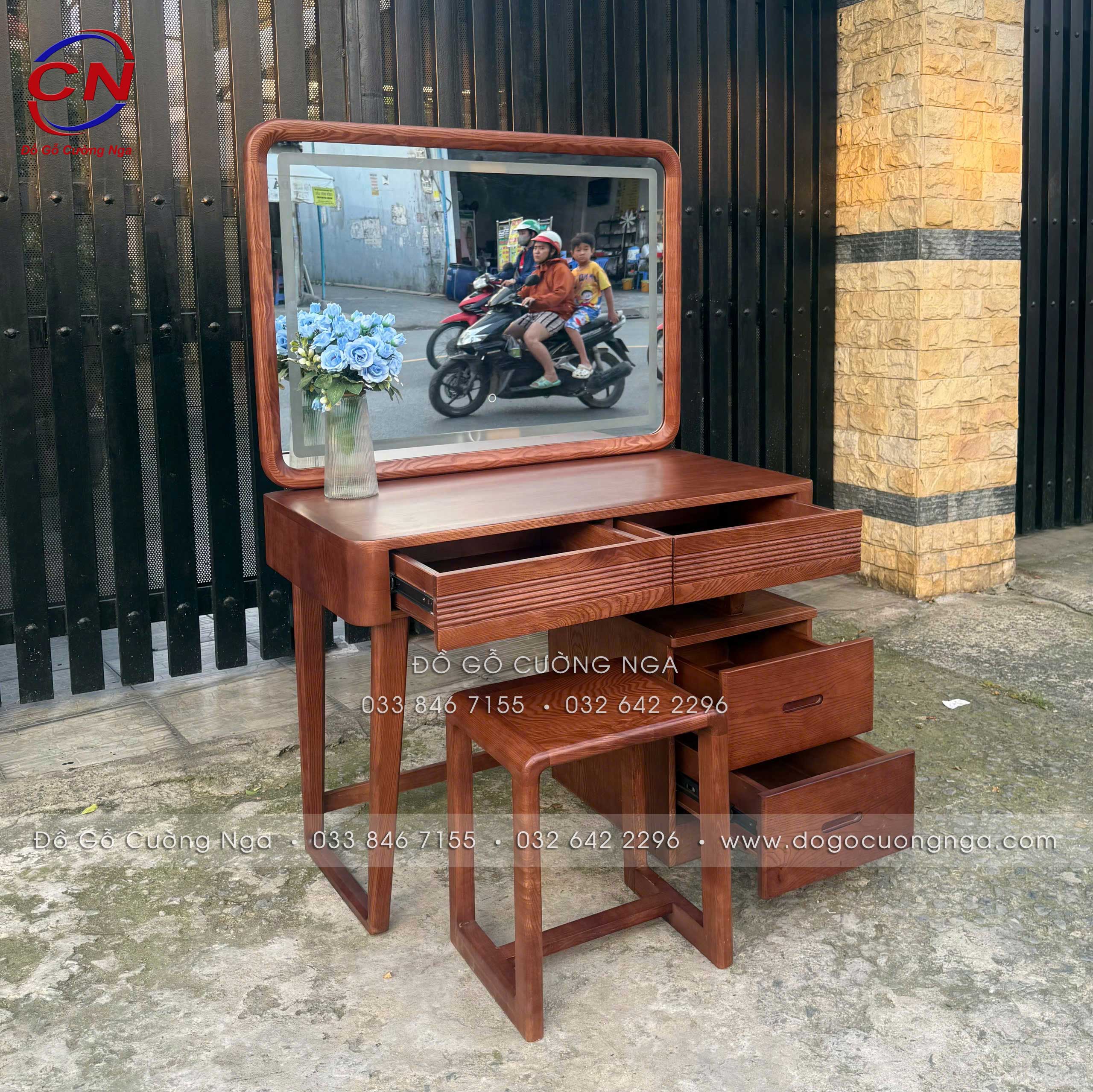 bàn trang điểm gỗ sồi