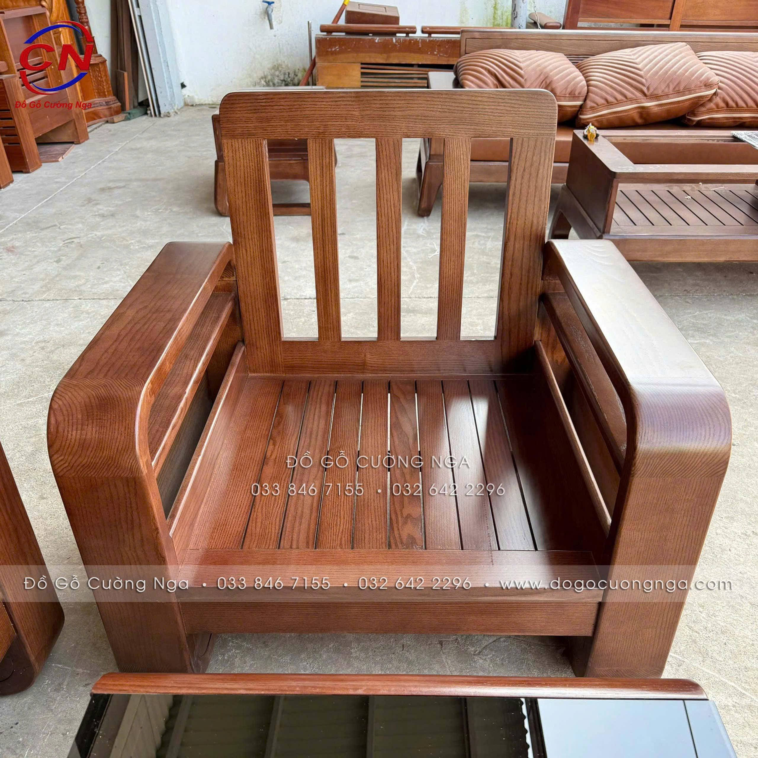 sofa gỗ sồi đối xứng tay vòng màu óc chó