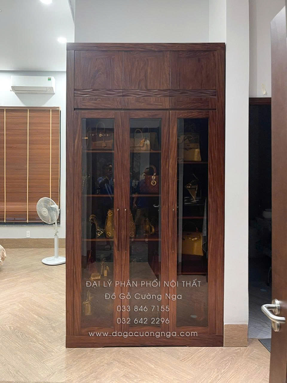 tủ gỗ hương xám để túi xách 